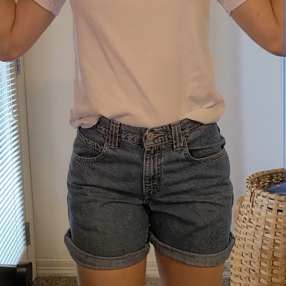 ☆Vintage levi medium rise shorts☆